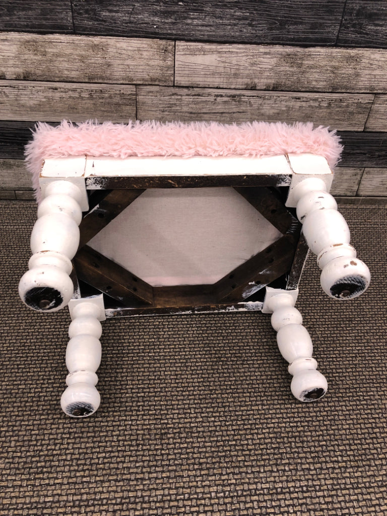 WHITE WOOD FOOTREST W/PINK FUZZY TOP.