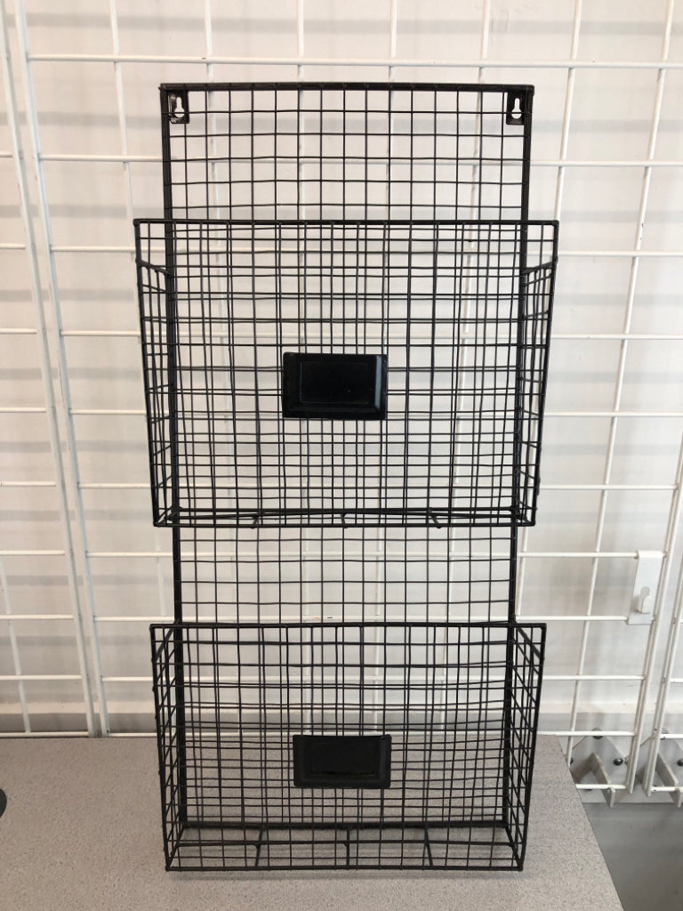 2-POCKET METAL WALL ORGANIZER.