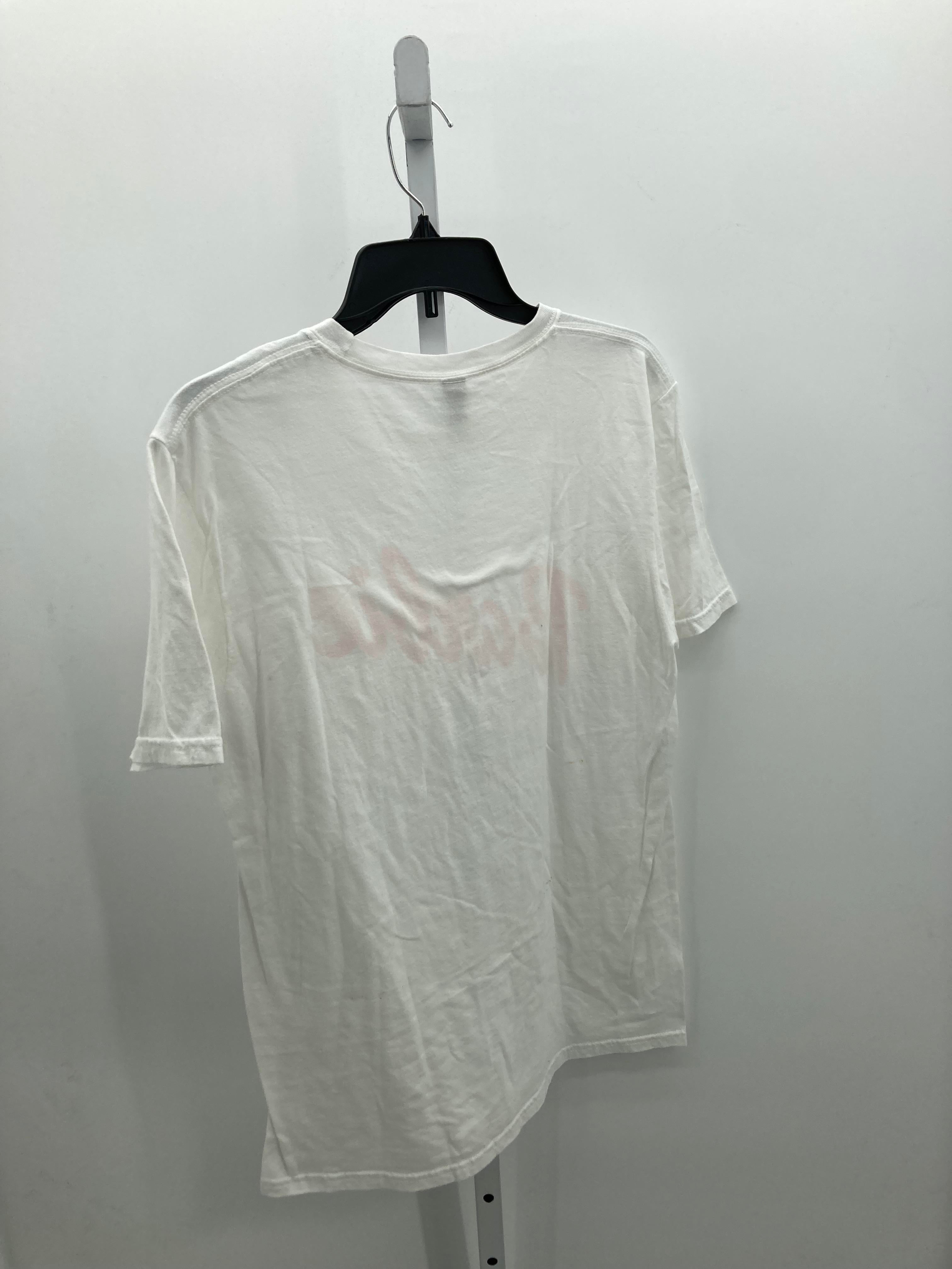 Size Medium Juniors Short Sleeve Shirt