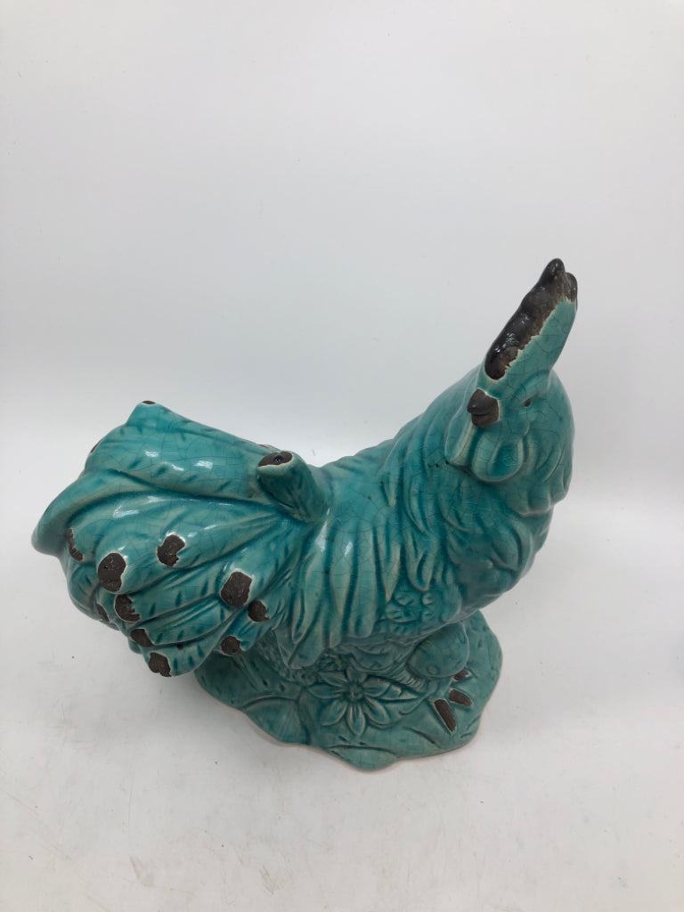 TEAL CERAMIC DISTRESSED ROOSTER DECOR.