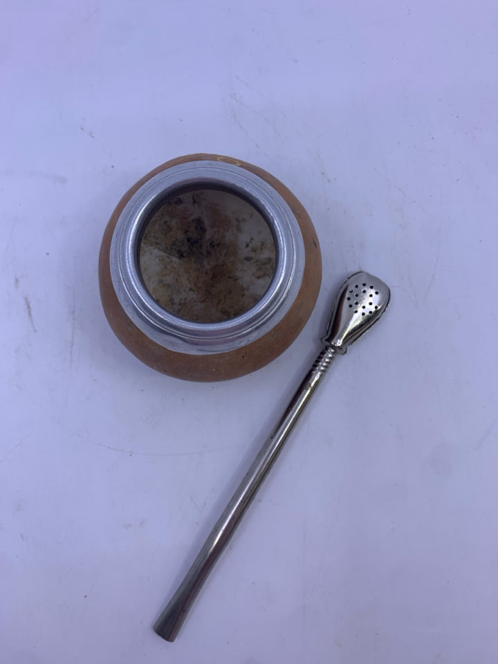 YERBA MATE GOURD W TEA HOLDER.