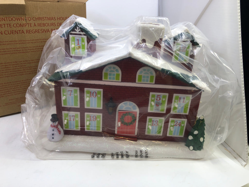 NIB COUNTDOWN TO CHRISTMAS HOUSE.