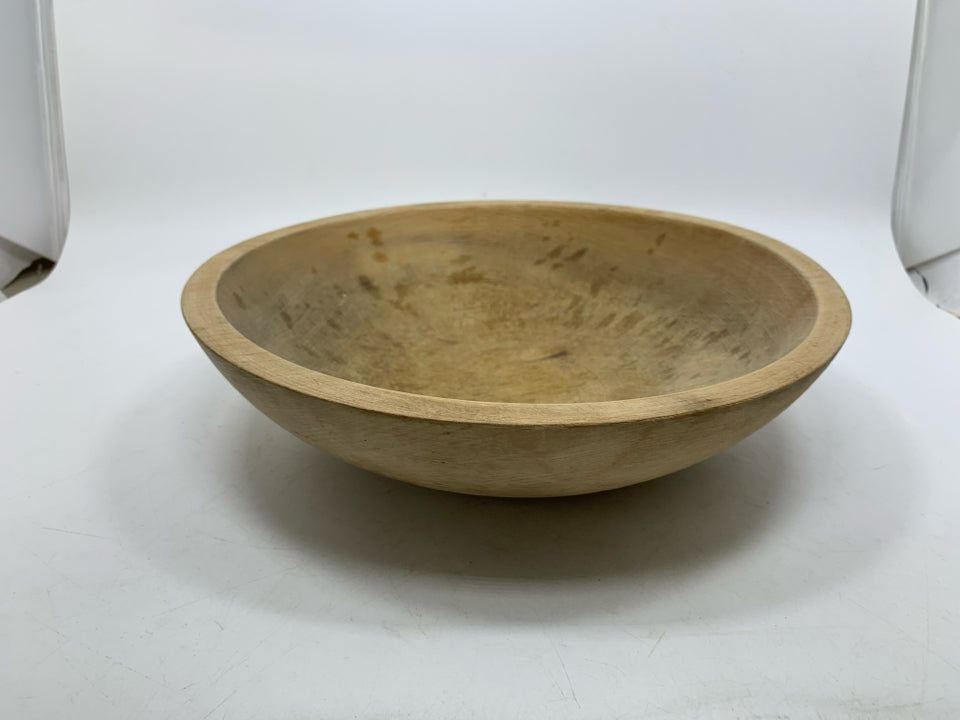 RUSTIC WOOD CARVED BOWL SIGNED.