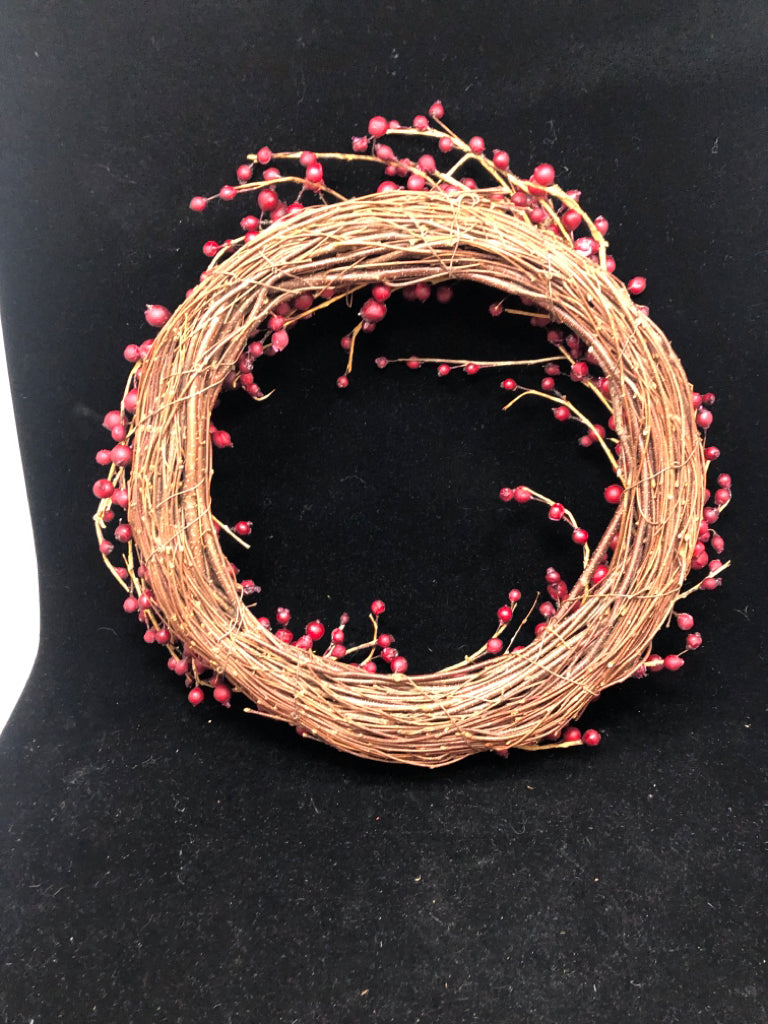 SM RED BERRY/TWIG WREATH.
