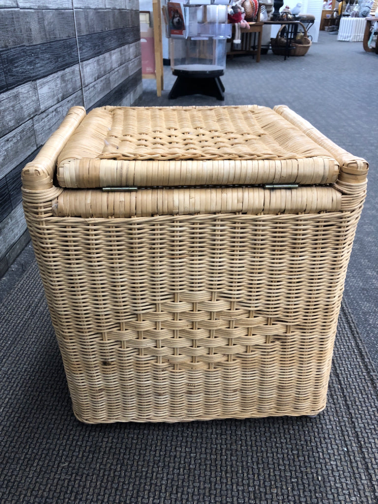 WICKER STORAGE BASKET.