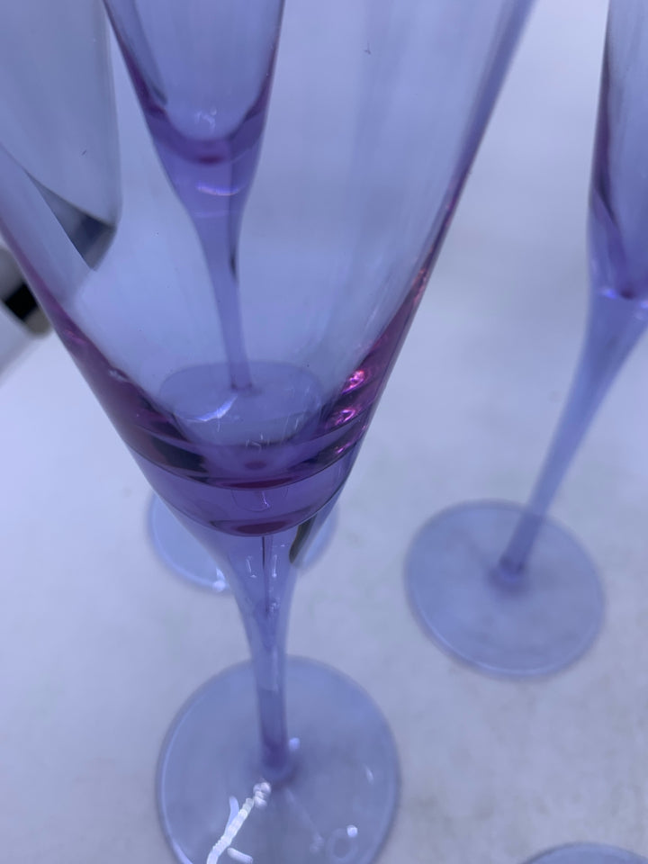 5 PURPLE TINTED CHAMPAGNE FLUTES.