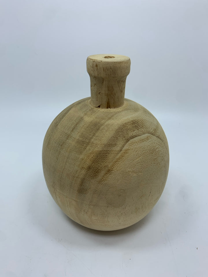 ROUND RAW WOOD VASE.