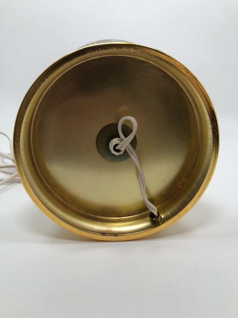 SMALL CUT GLASS LAMP ON GOLD BASE.
