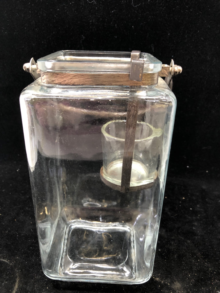 SQUARE CLEAR GLASS LANTERN W/ HANDLE AND CANDLE HOLDER.