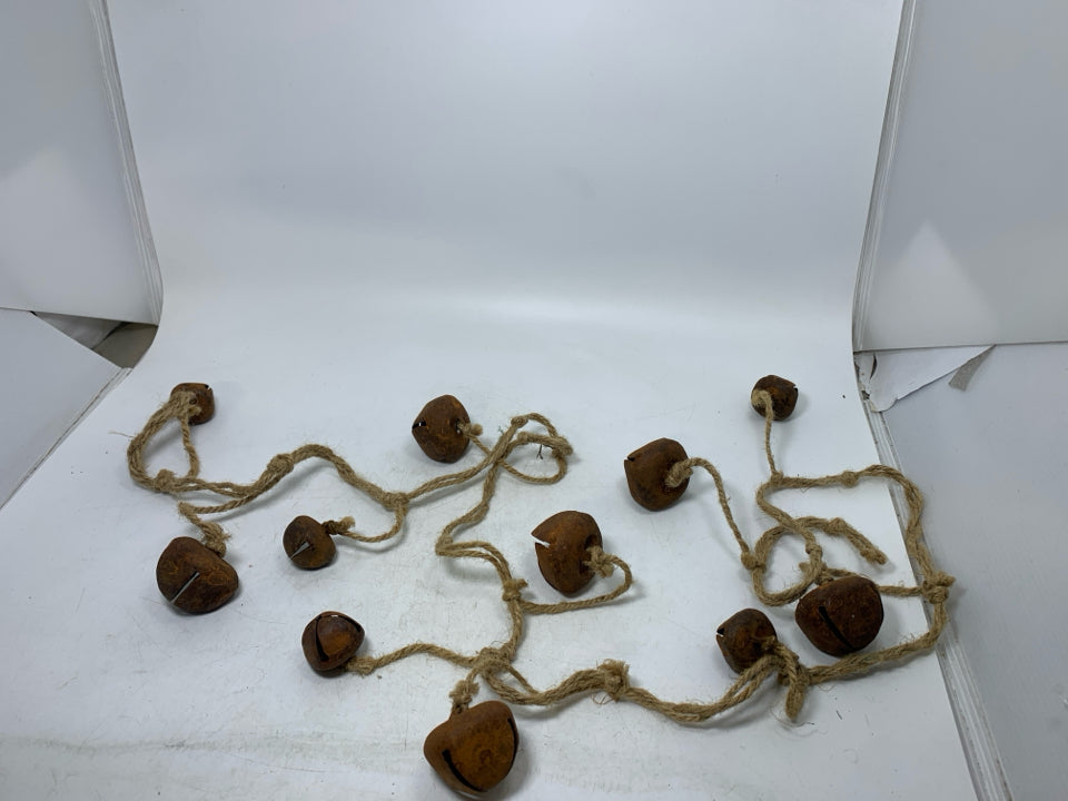 RUSTED BELLS TWINE GARLAND.