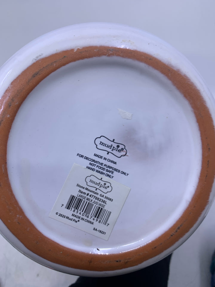 WHITE VASE RIBBED LOOK W/ HANDLE.