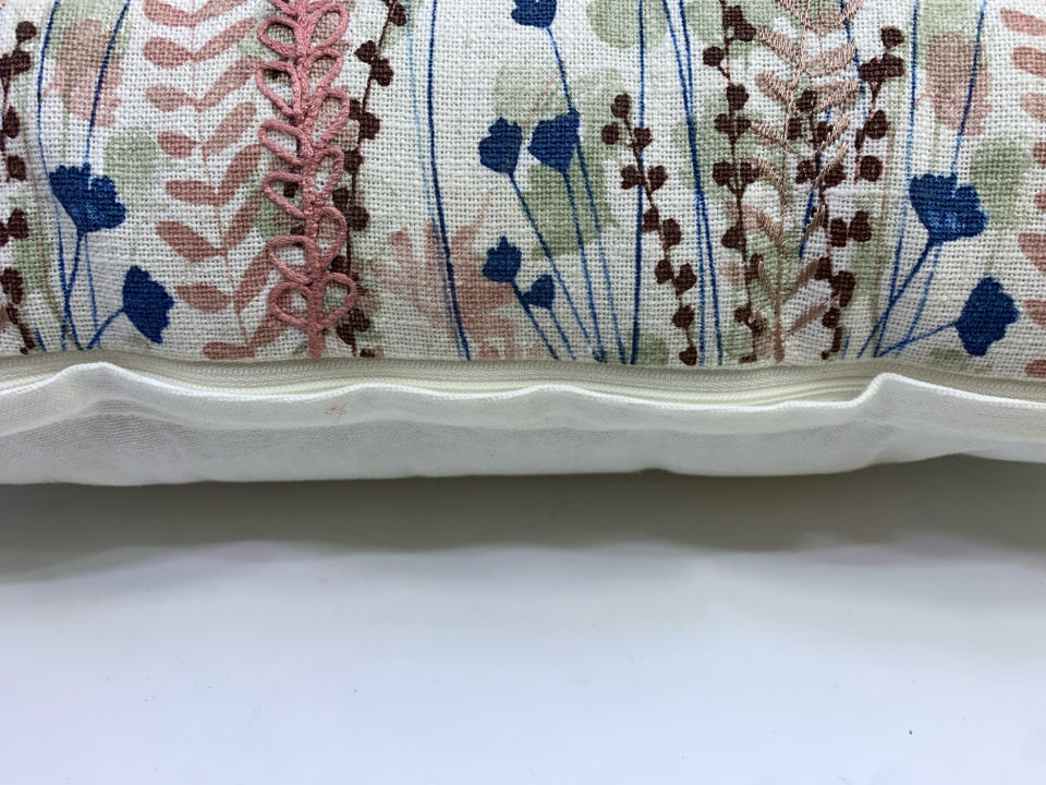 FLORAL STITCHED ACCENT PILLOW W/GREEN FRINGE.