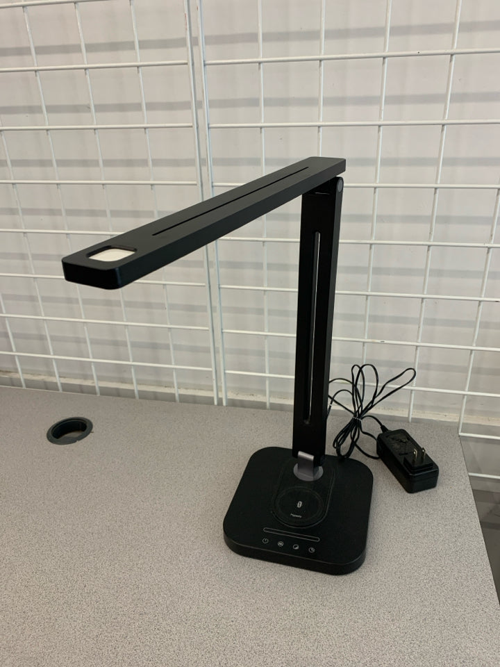 BLACK FOLDING LED DESK LAMP.