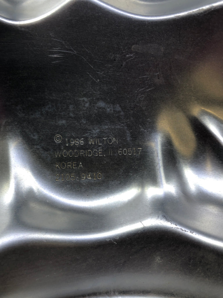 CHRISTMAS TREE CAKE PAN.