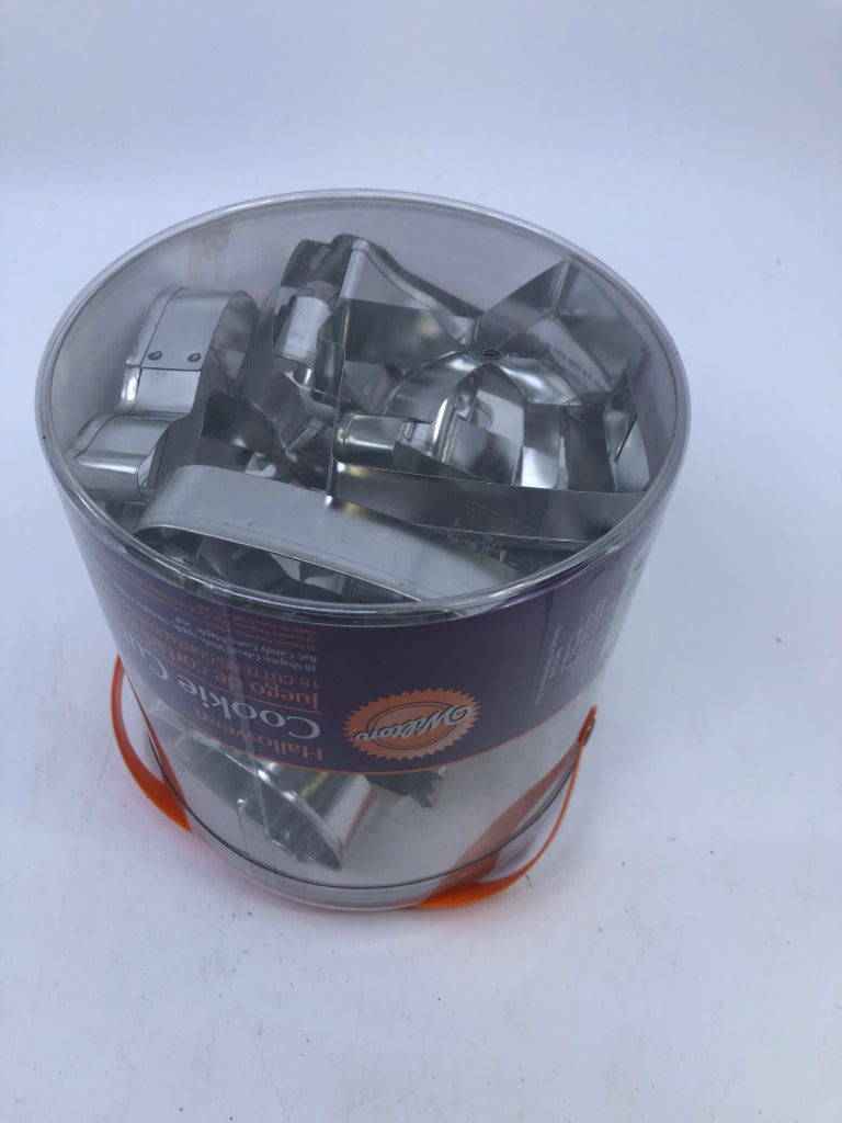 NIP WILTON HALLOWEEN COOKIE CUTTERS.