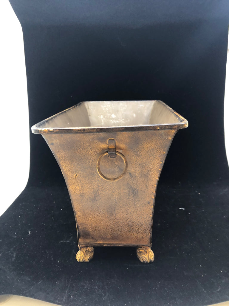 FRUIT BASKET METAL FOOTED PLANTER.