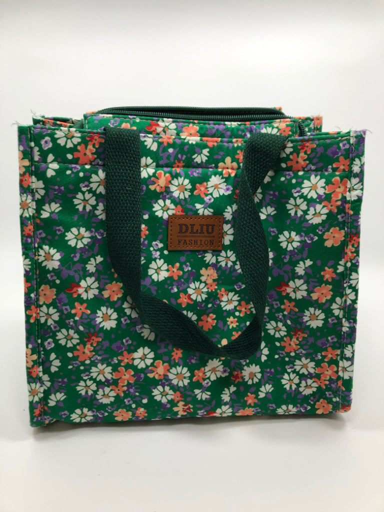 GREEN FLORAL PRINT INSULATED TOTE BAG.
