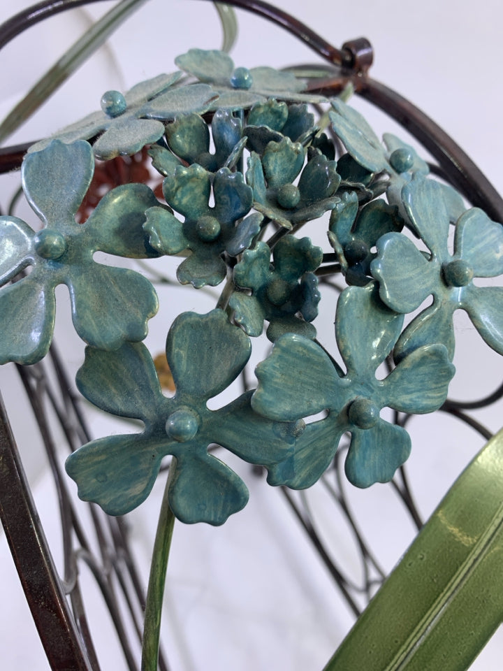 METAL WINE RACK W/FLOWERS.