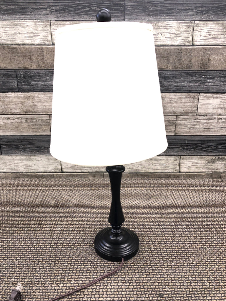 BLACK BASE LAMP W WHITE SHADE.