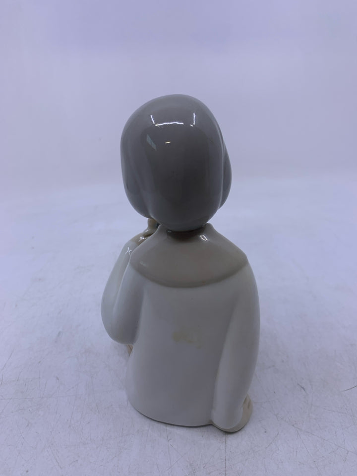 VTG GIRL SITTING W/ SNAIL PORCEVAL MADE IN SPAIN.