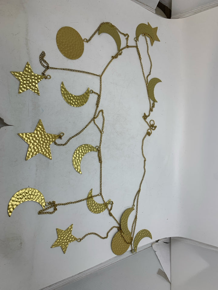 GOLD METAL MOON/STARS DANGLE GARLAND.