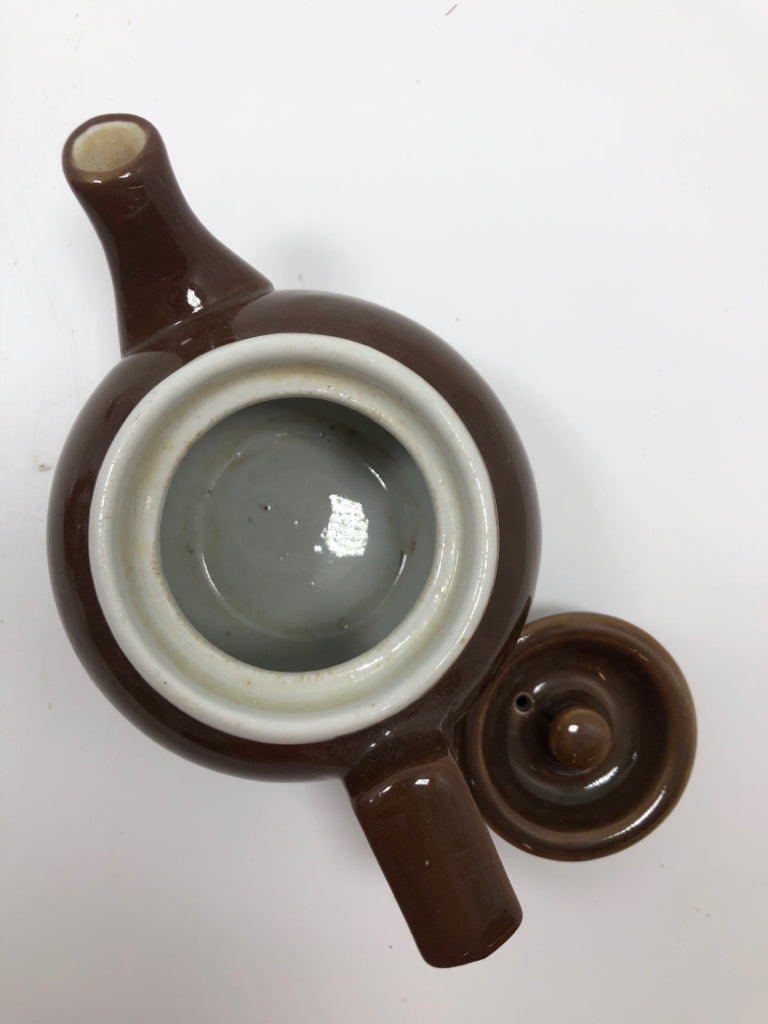 VTG BROWN TEAPOT.