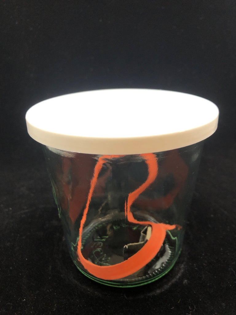 WECK GLASS CANNING JAR W/PLASTIC LID, SEALING RING AND CLAMPS.
