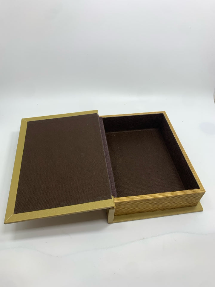 MEDALLION COVER FAUX BOOK STORAGE BOX.