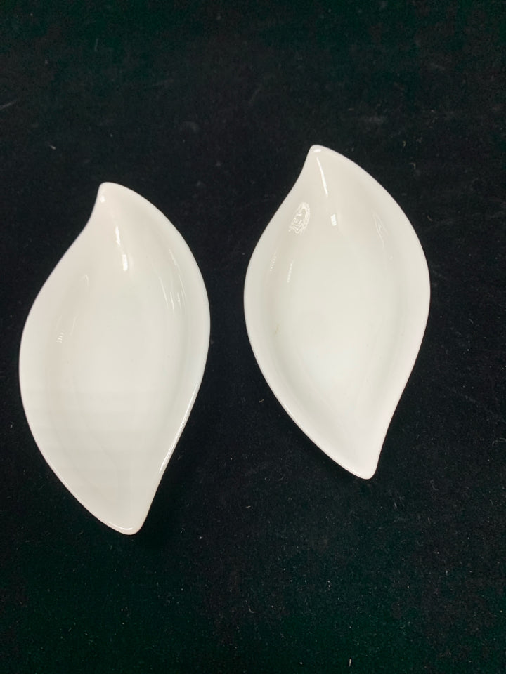 2 WHITE PORCELAIN DIP BOWLS.