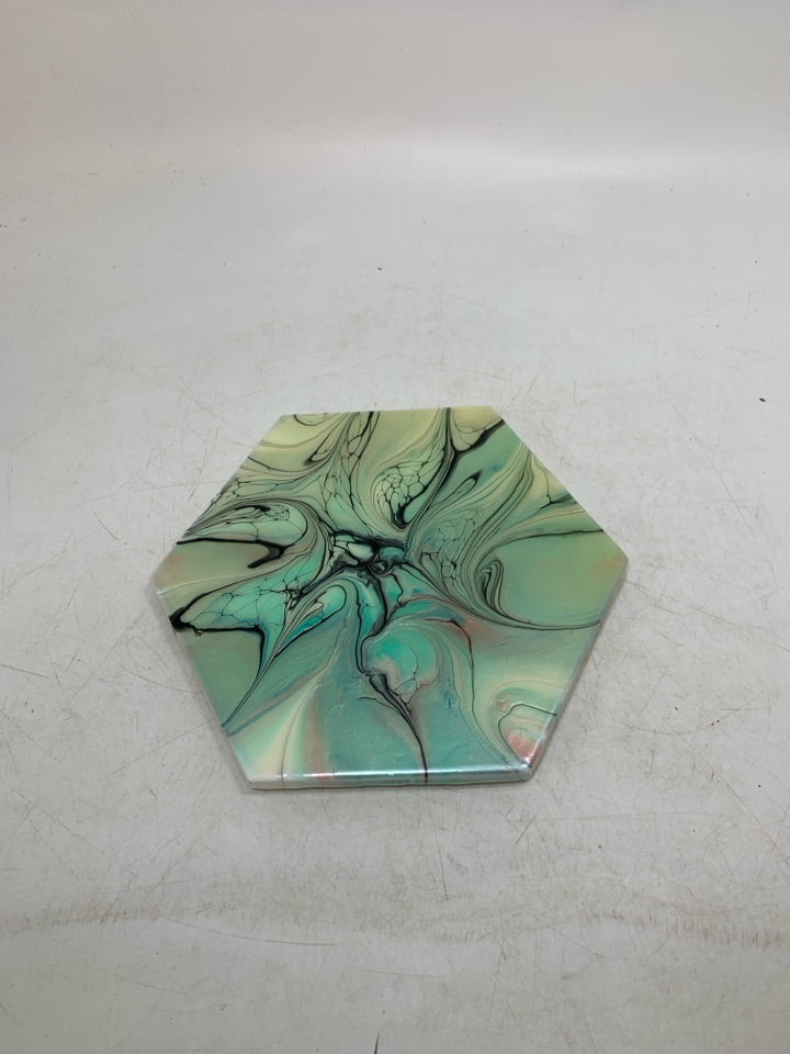 HEXAGON SHAPED ABSTRACT TRIVET.