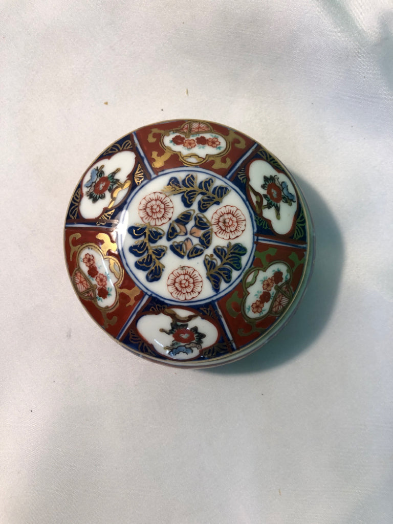 RED/BLUE CIRCLE ASIAN STYLE TRINKET BOX.