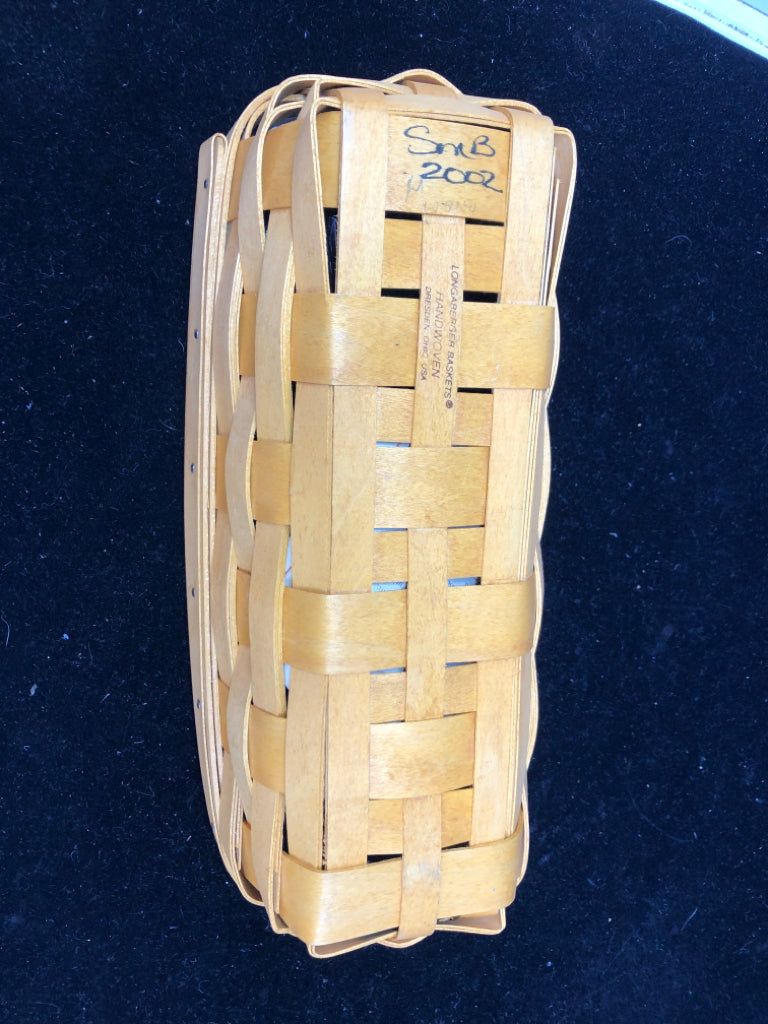 2002 RECTANGLE BASKET W PLASTIC LINER.