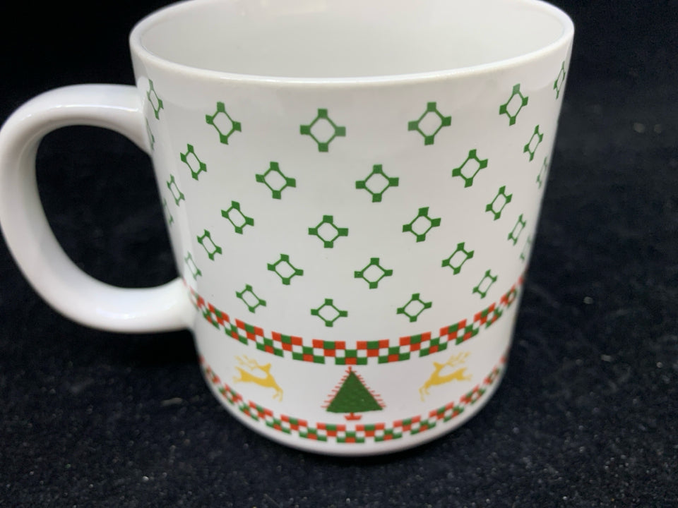 GREEN W TREE AND REINDEER MUG.