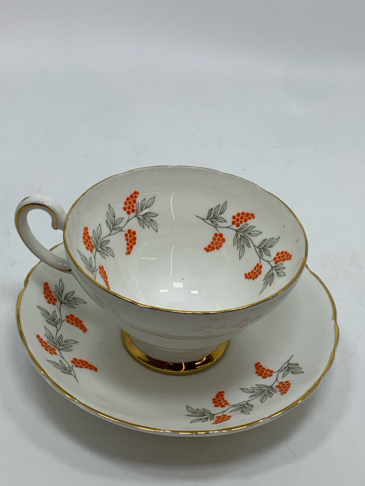 VTG ORANGE BERRIES CUP/SAUCER.