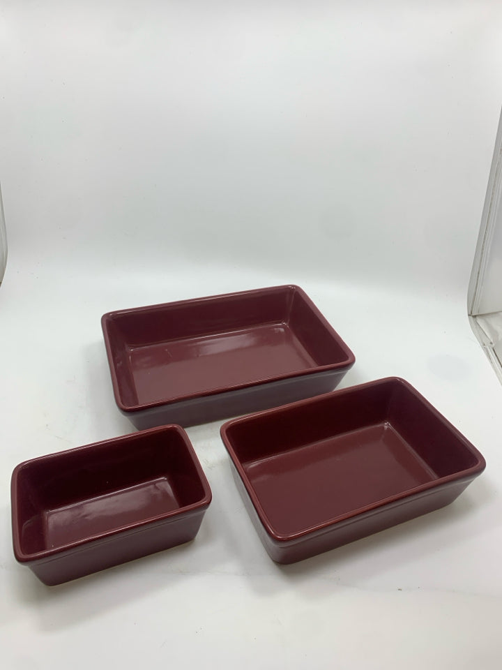 3PC RED RECTANGLE STONEWARE BAKING DISHES.