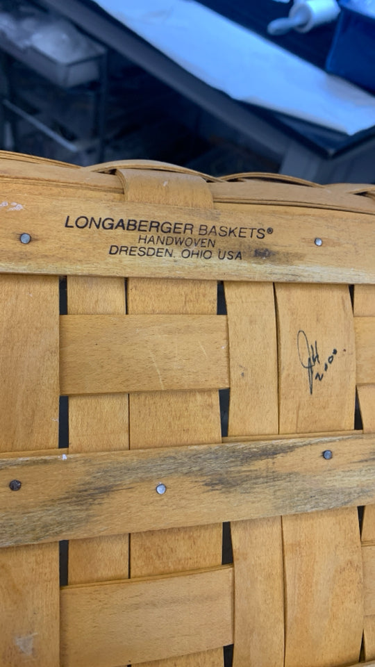 2000 SLANT BASKET W/ LEATHER HANDLES & PROTECTOR.