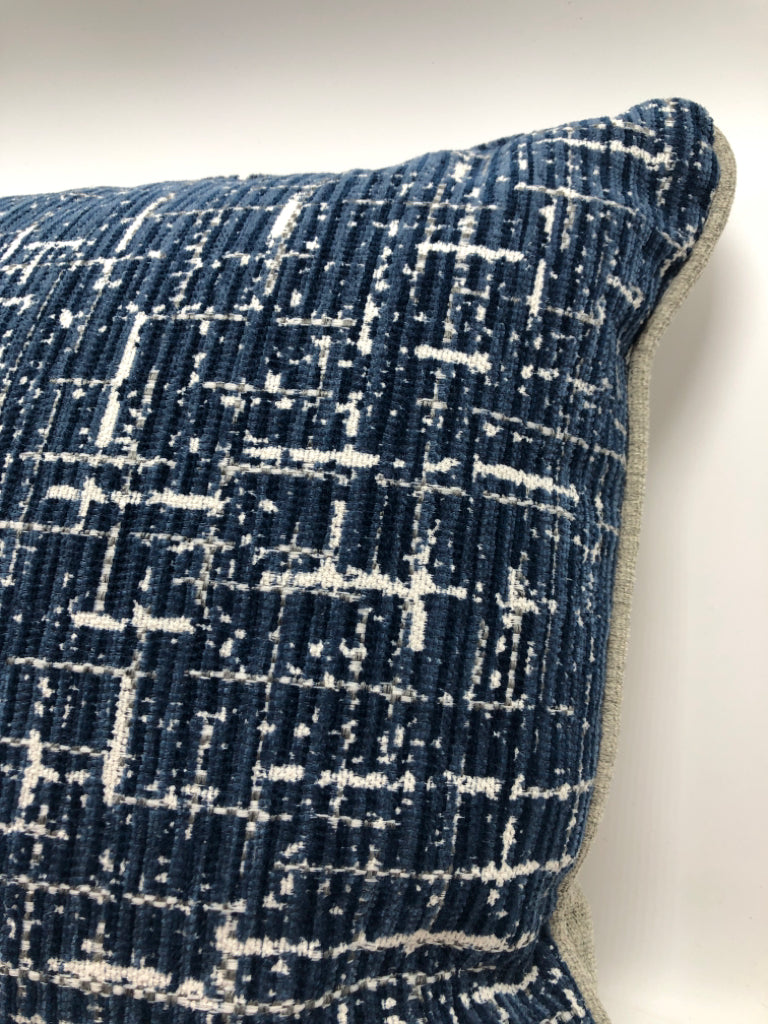 BLUE/WHITE/GREY THROW PILLOW W/ GREY BACK.