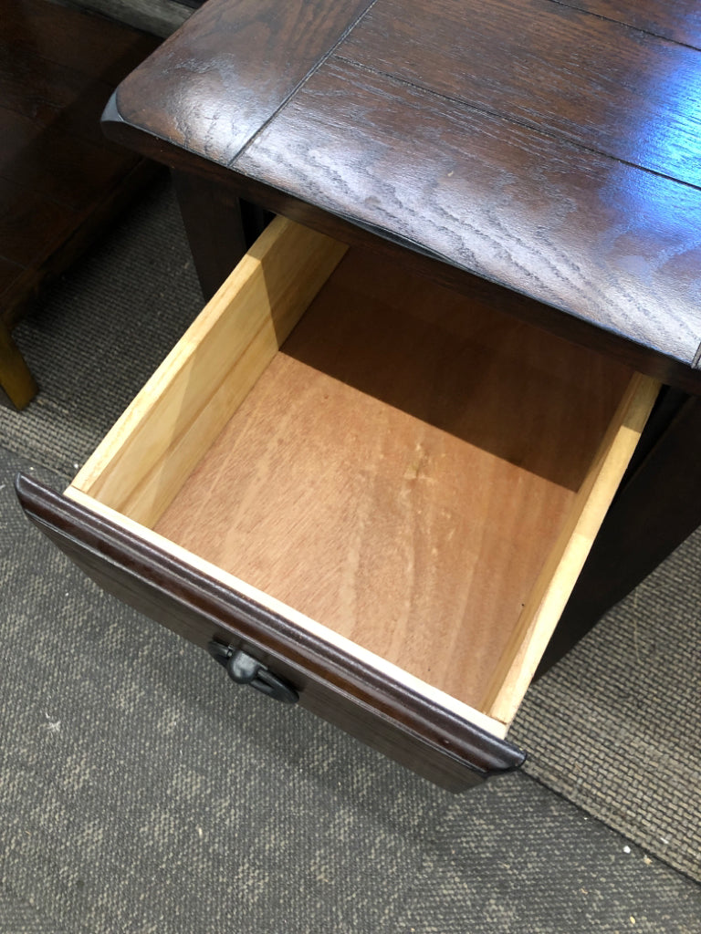 LOOP-HANDLE 3-DRAWER DARK BROWN NIGHTSTAND.