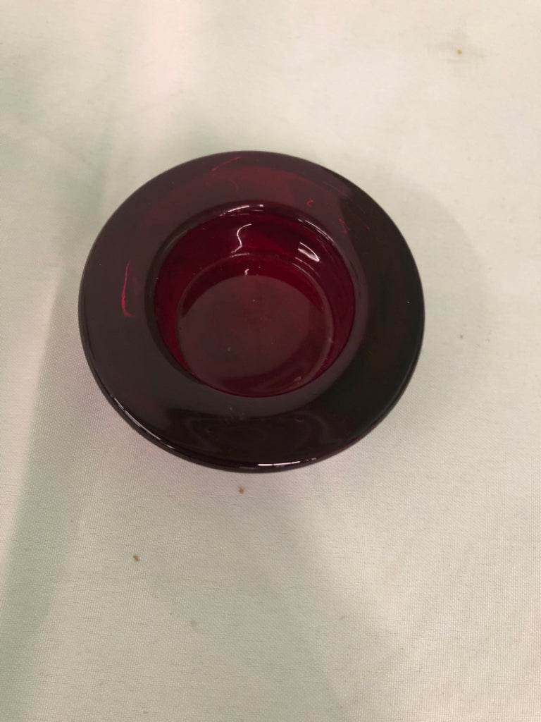 4 RED GLASS TEA LIGHT HOLDERS.