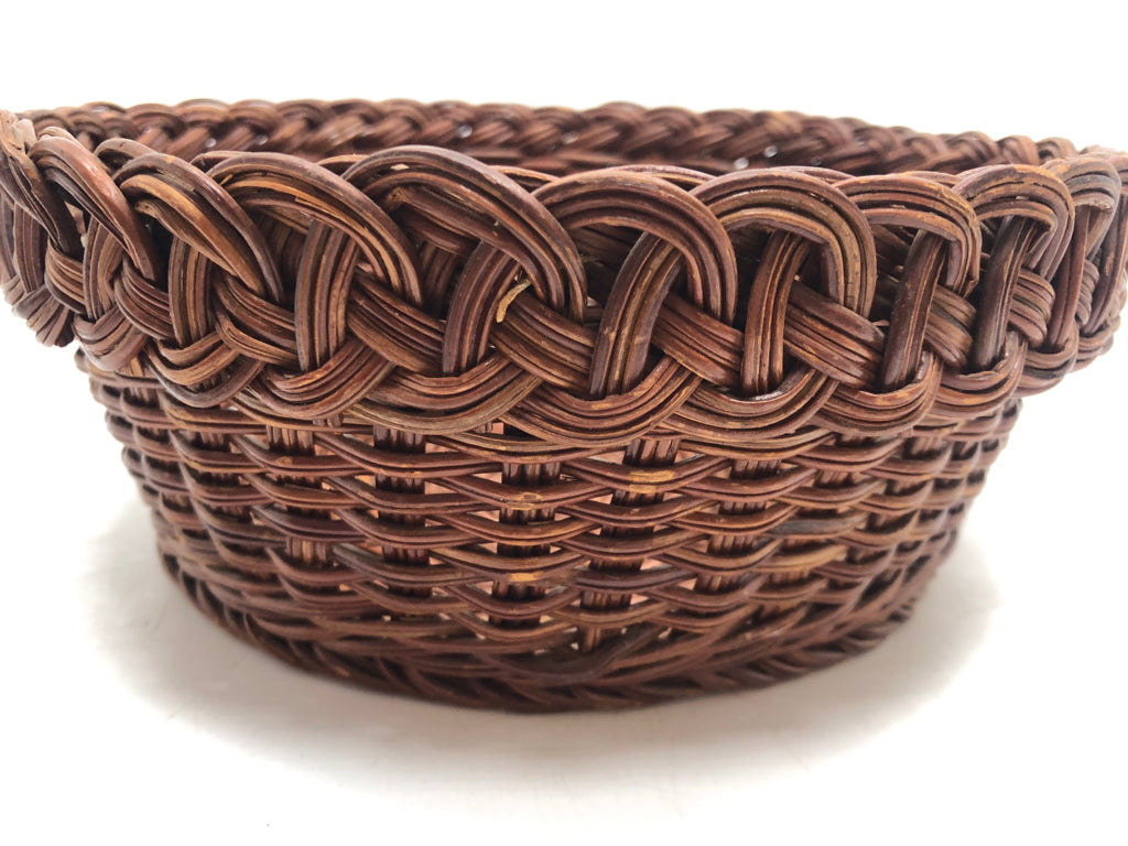 DARK ROUND FIBER BASKET W/LOOP RIM.