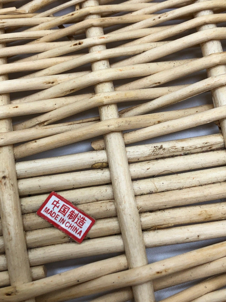 OVAL WICKER TRAY W/HANDLES.