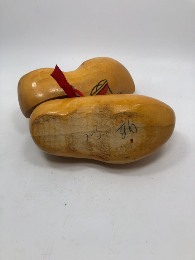 VTG YELLOW & RED HAND-PAINTED WOODEN CLOGS.