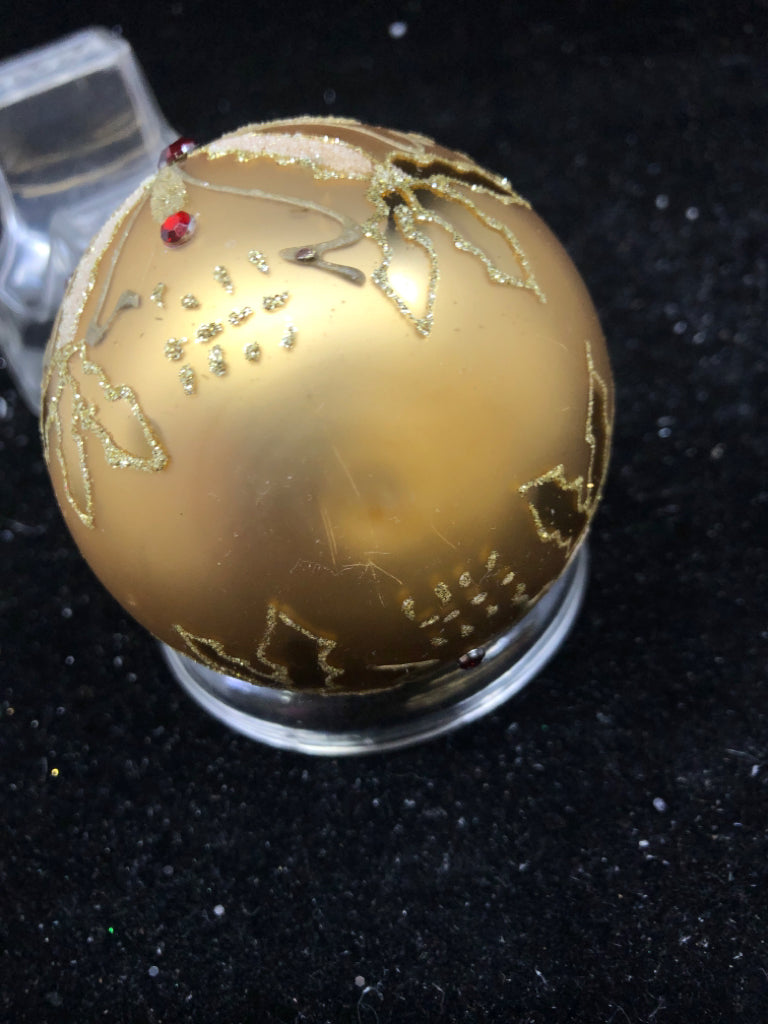 GOLD GLITTER SNOWFLAKE ORNAMENT.