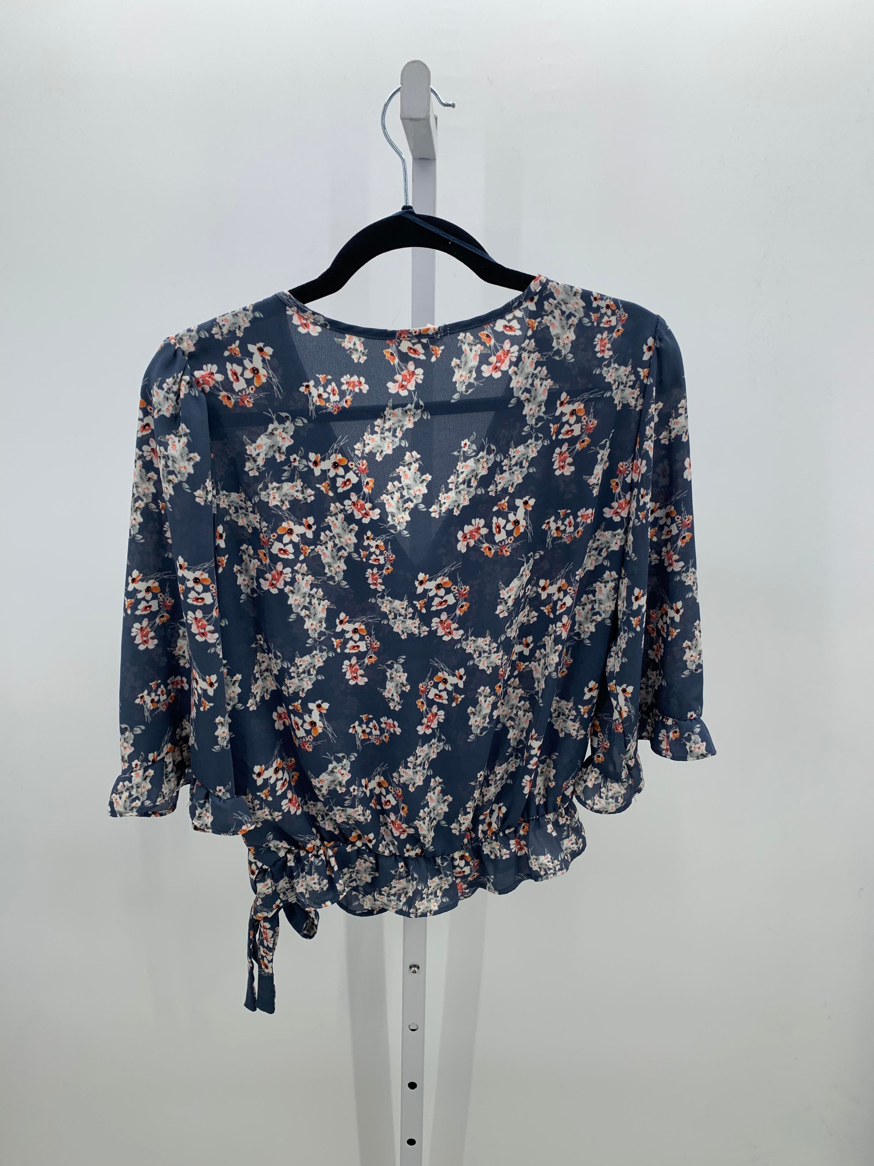 Size Medium Juniors 3/4 Sleeve Shirt