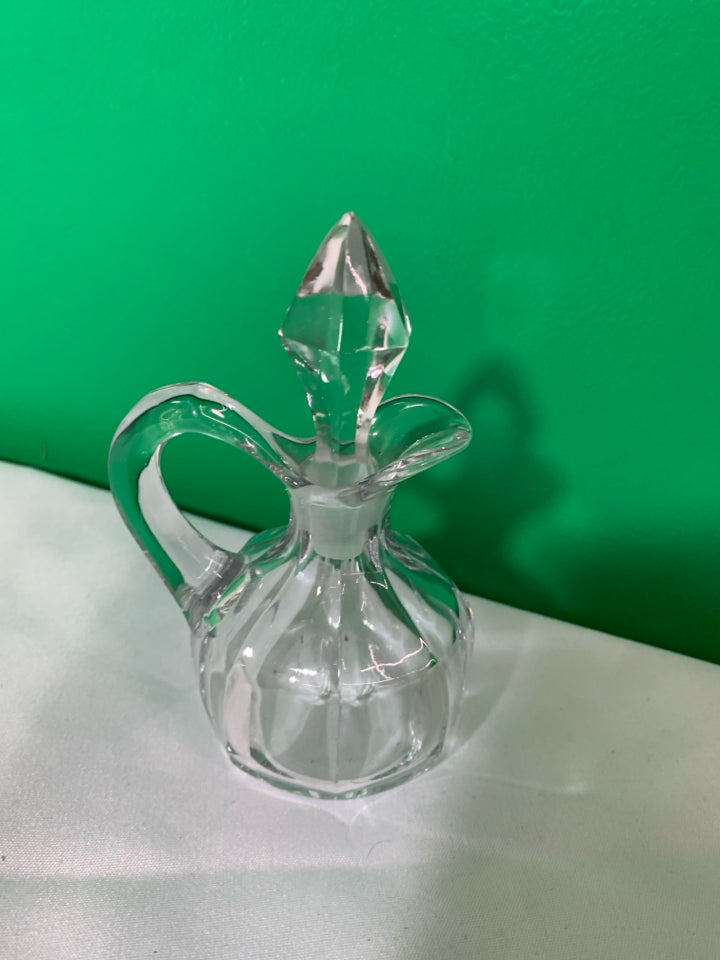 SMALL CRYSTAL OIL DISPENSER.