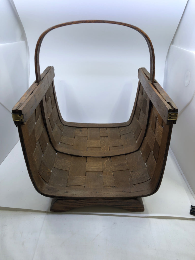 VTG MAGAZINE RACK W EAGLE.