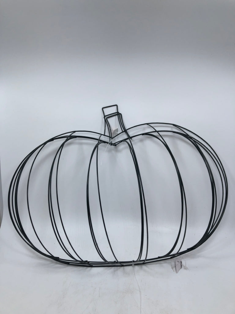 3PK WIRE PUMPKIN WREATH FORMS.