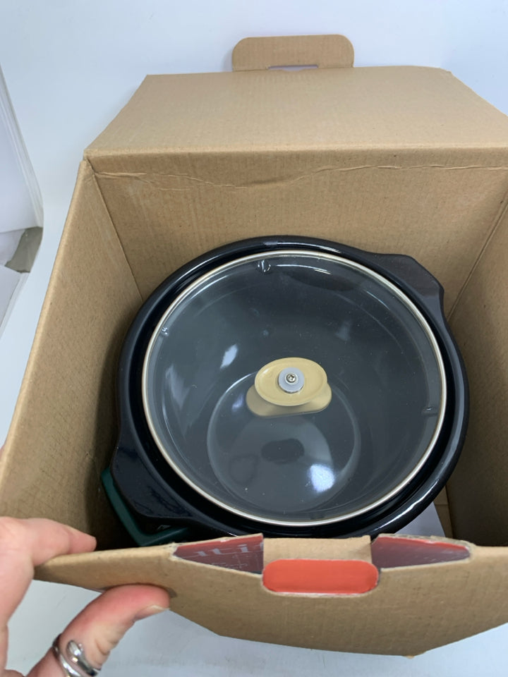 IN BOX THYME GREEN SLOWER COOKER.