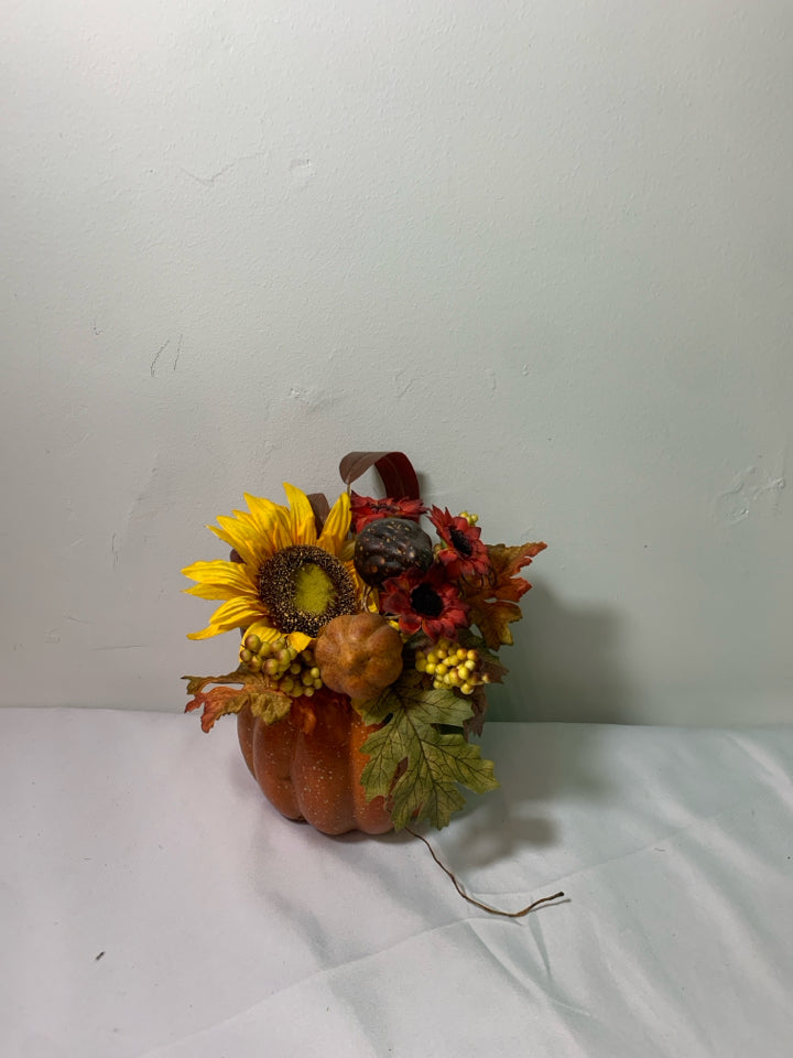 SPECKLED PUMPKIN W/ FAUX FALL BOUQUET.
