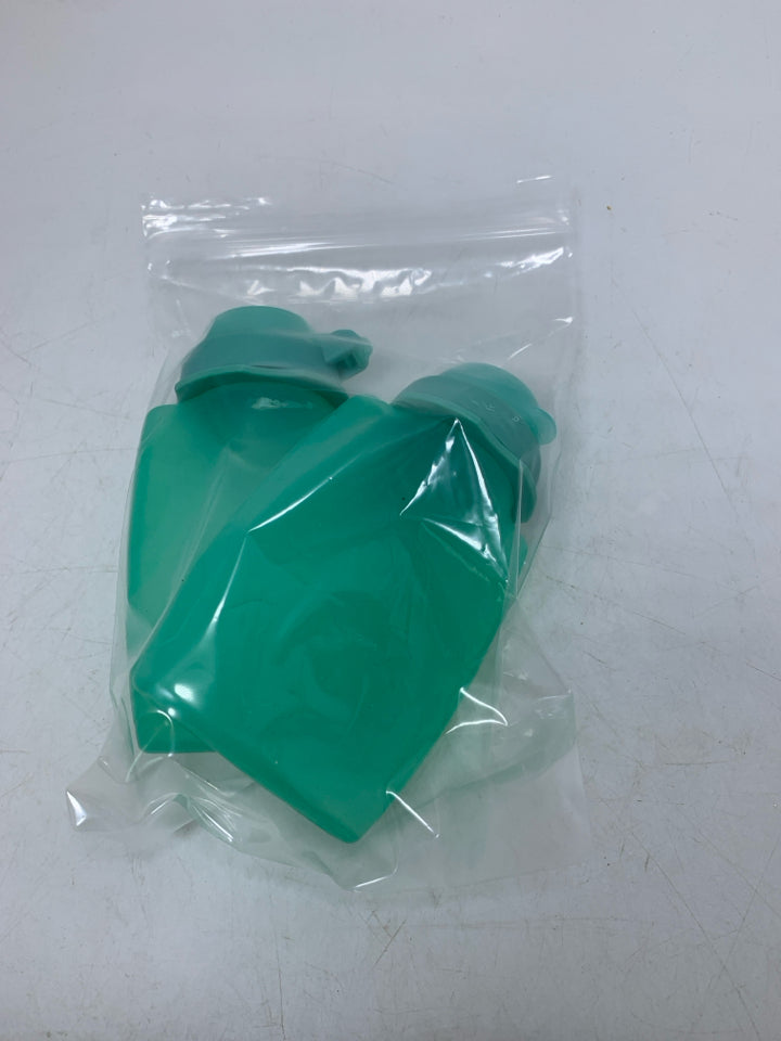 2 SILICONE CONDIMENT BOTTLES IN BAG.